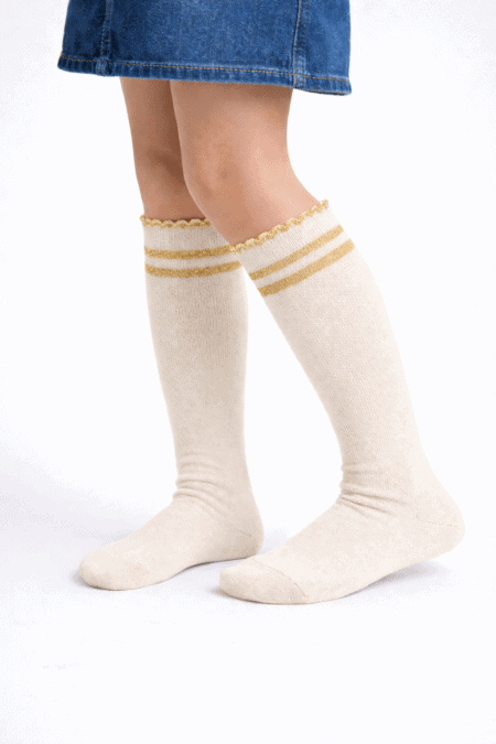 Meias Altas em Algodão Penteado Superior com Risca Lurex Dourado | Sem Costura na Biqueira